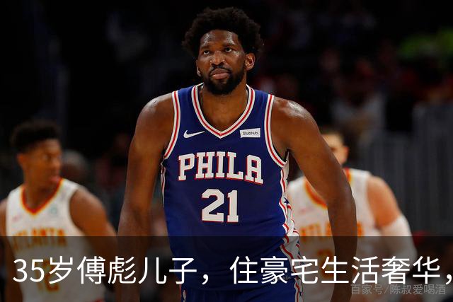 35岁傅彪儿子，住豪宅生活奢华，单身满头白发，和母亲相依为命